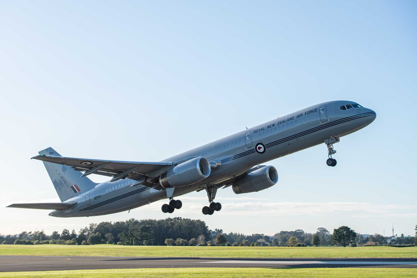 20220830_NZDF_C1033116_049 - Boeing 757-2K2 of Royal New Zealand Air Force taking off