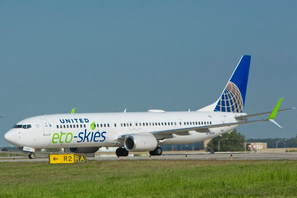 United Passenger Arrested After Getting On Boeing 737 Wing