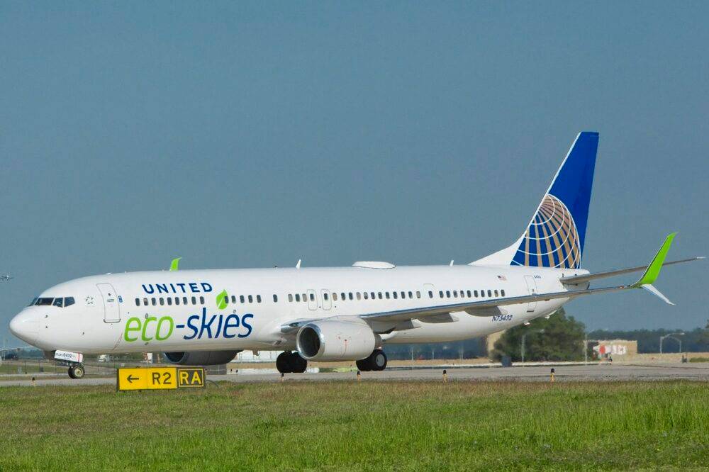 United Passenger Arrested After Getting On Boeing 737 Wing