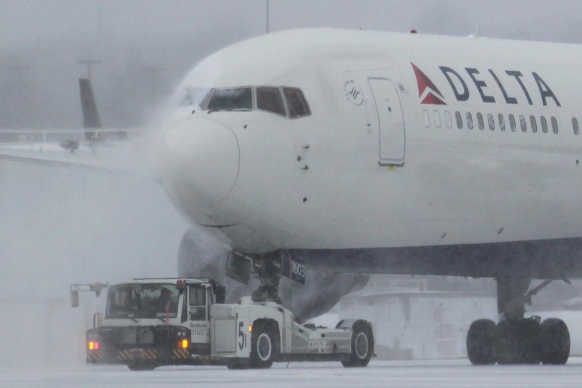 Delta Employees To Sleep In Spare Widebody Aircraft During Winter Storms