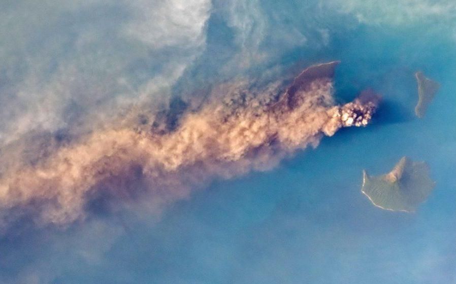 Indonesia Raises Volcano Alert As Airlines Avoid Airspace