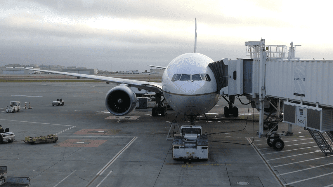 Reviewing United Premium Service: Transcon Boeing 777-200