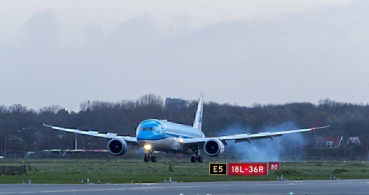 KLM's First 787-10 Dreamliner Departs On First Flight