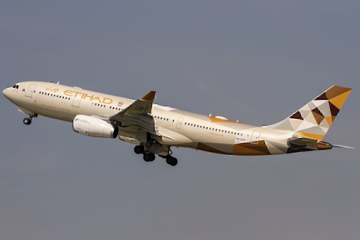 その他 Sky500 Etihad Alitalia Airbus A330-200 Trip Review: Etihad Airbus A330 Business Class Nairobi To Abu Dhabi