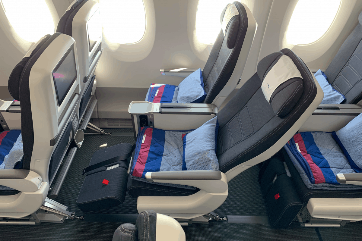 Should Passengers Ask Before Reclining? Delta's CEO Thinks So