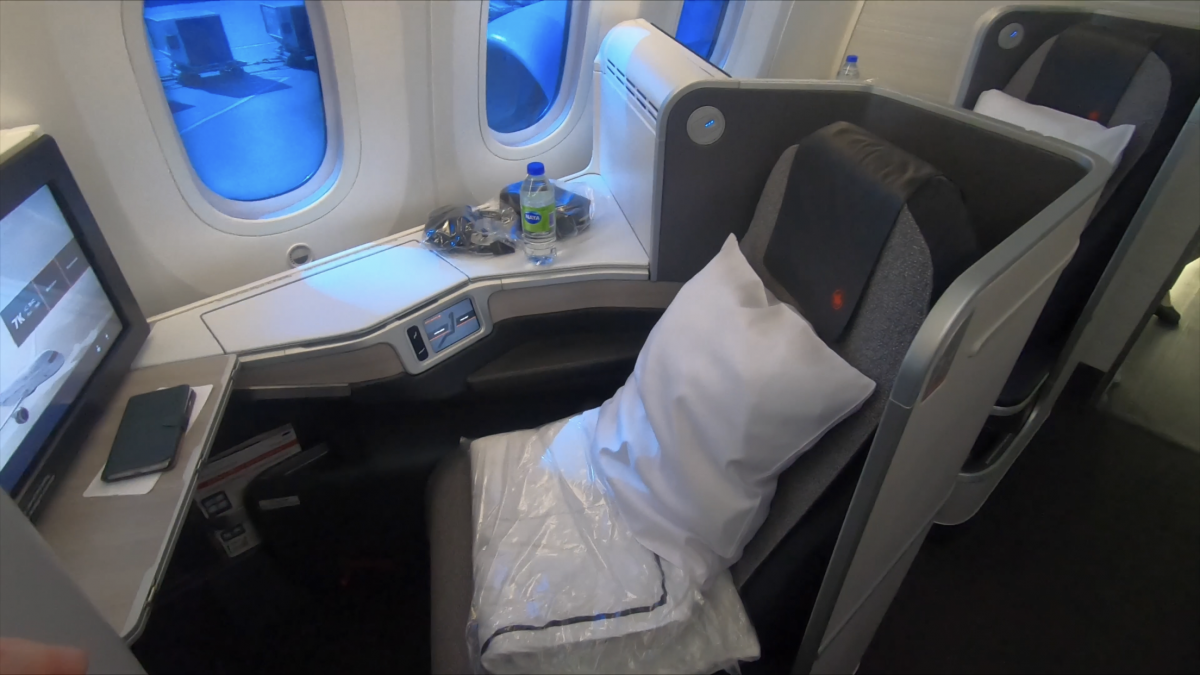 Flying Air Canada's 787-9, Signature Business Class