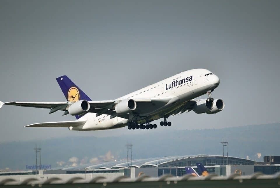 Lufthansa Airbus A380 Returns To Origin With Engine Troubles