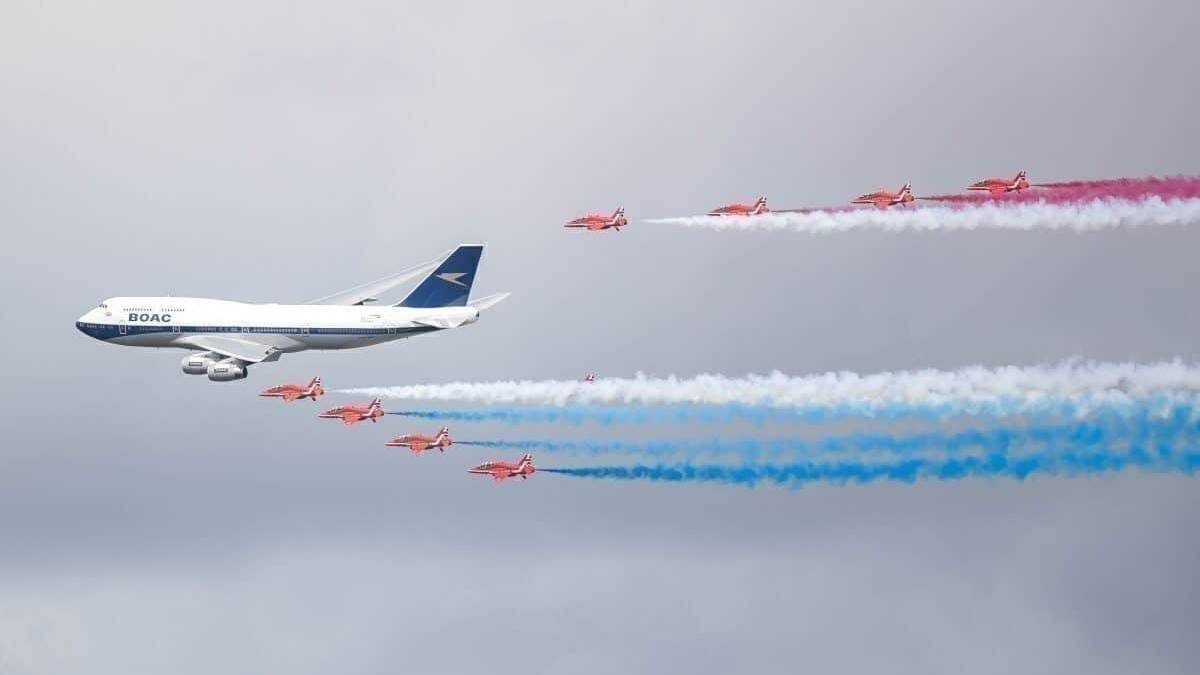 Red Arrows Help British Airways Celebrate 100 Years