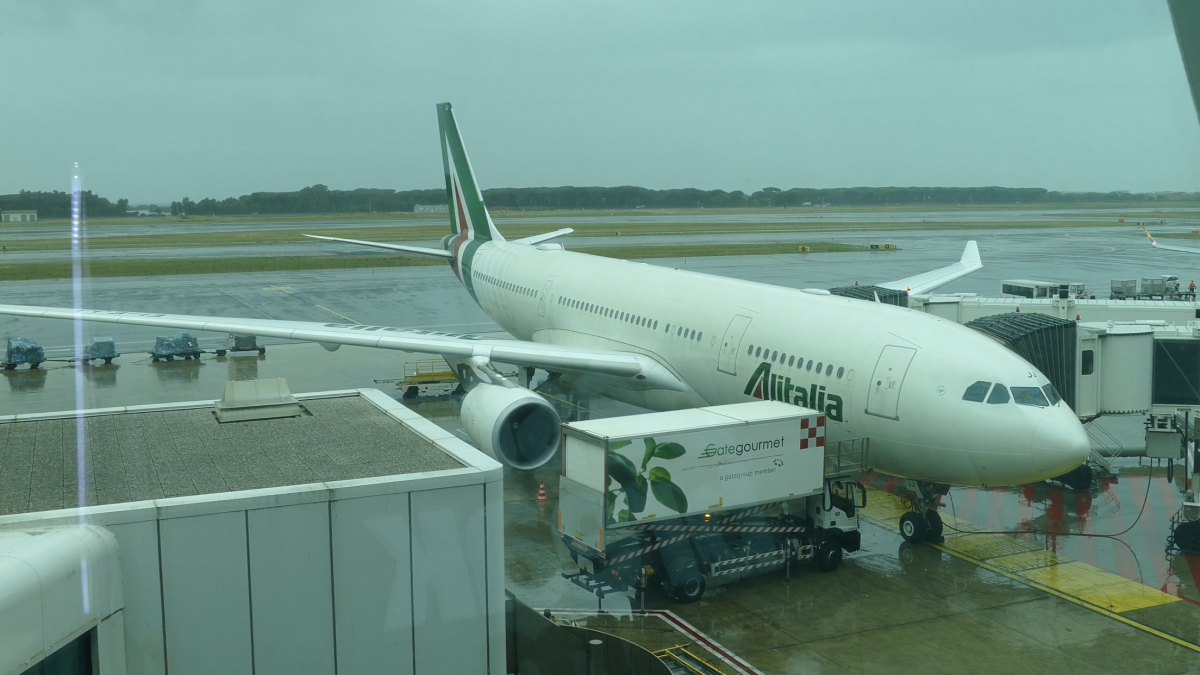 Flight Review: Alitalia A330 Business Class
