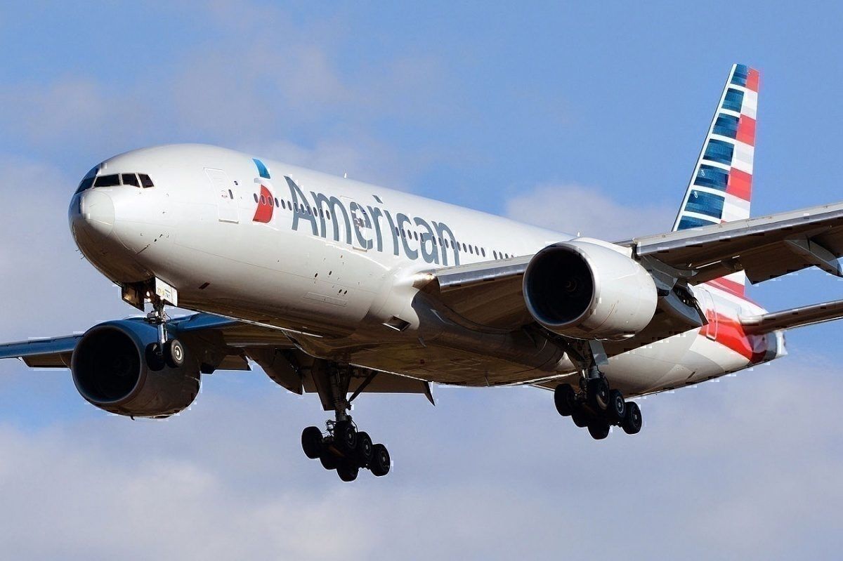 Two American Boeing 777s Divert Due To Cracked Windshields