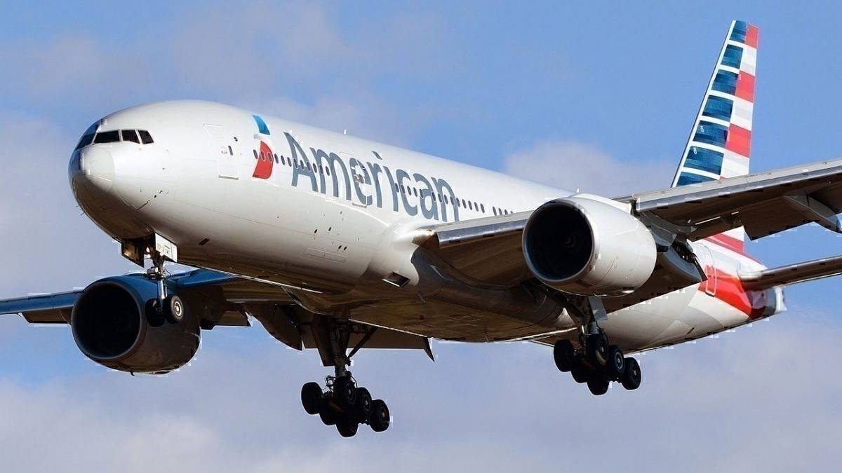 Two American Boeing 777s Divert Due To Cracked Windshields
