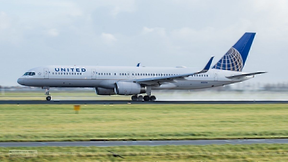 United Airlines Boeing 757 Returns To Keflavik With Engine Issue
