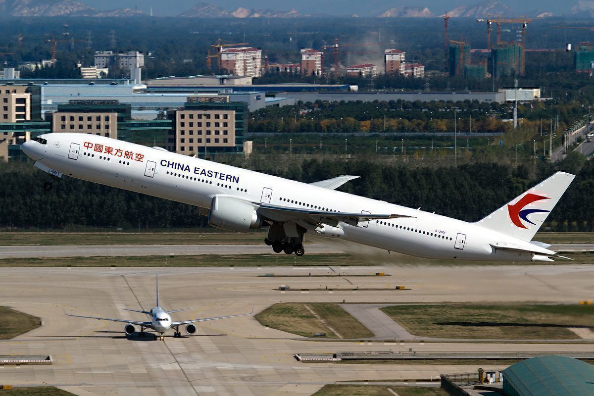 ひーかん777 China Eastern Boeing 777 Loses Part Of Wing In Flight