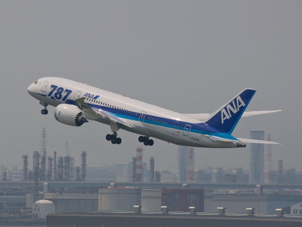 ANA・BOEING-787-8 Four Injured When Turbulence Hits ANA Boeing 787
