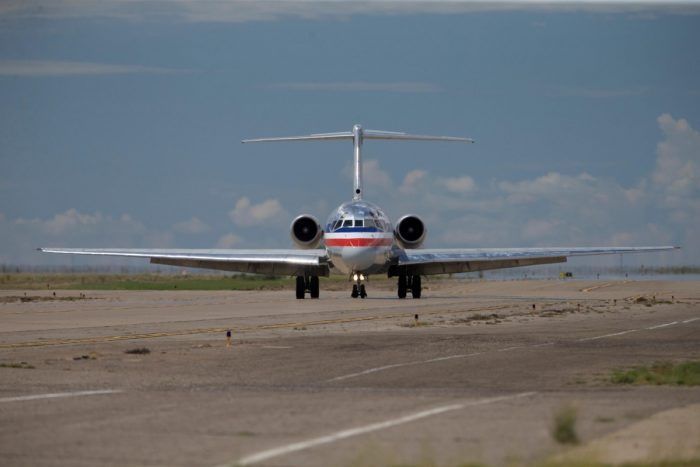 AA MD-80 at runway 
