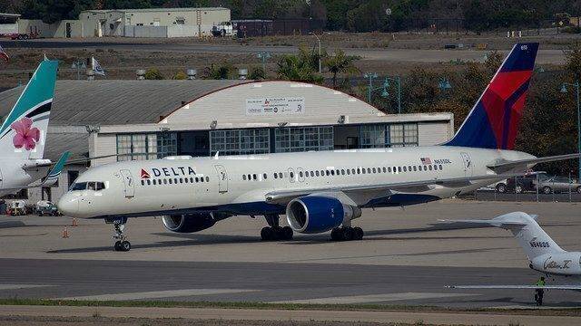 Delta Air Lines Boeing 757 Diverts To Denver Following Engine Shutdown