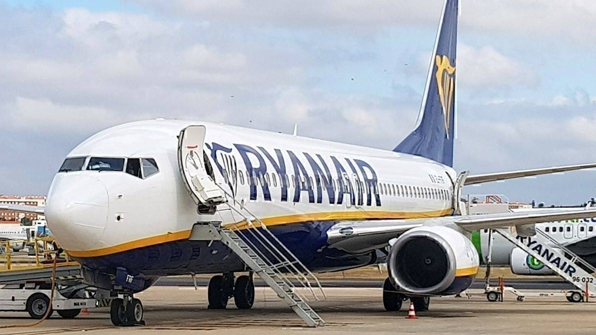 Two Irish Airlines To Cut Some Flights From Belfast's Airports
