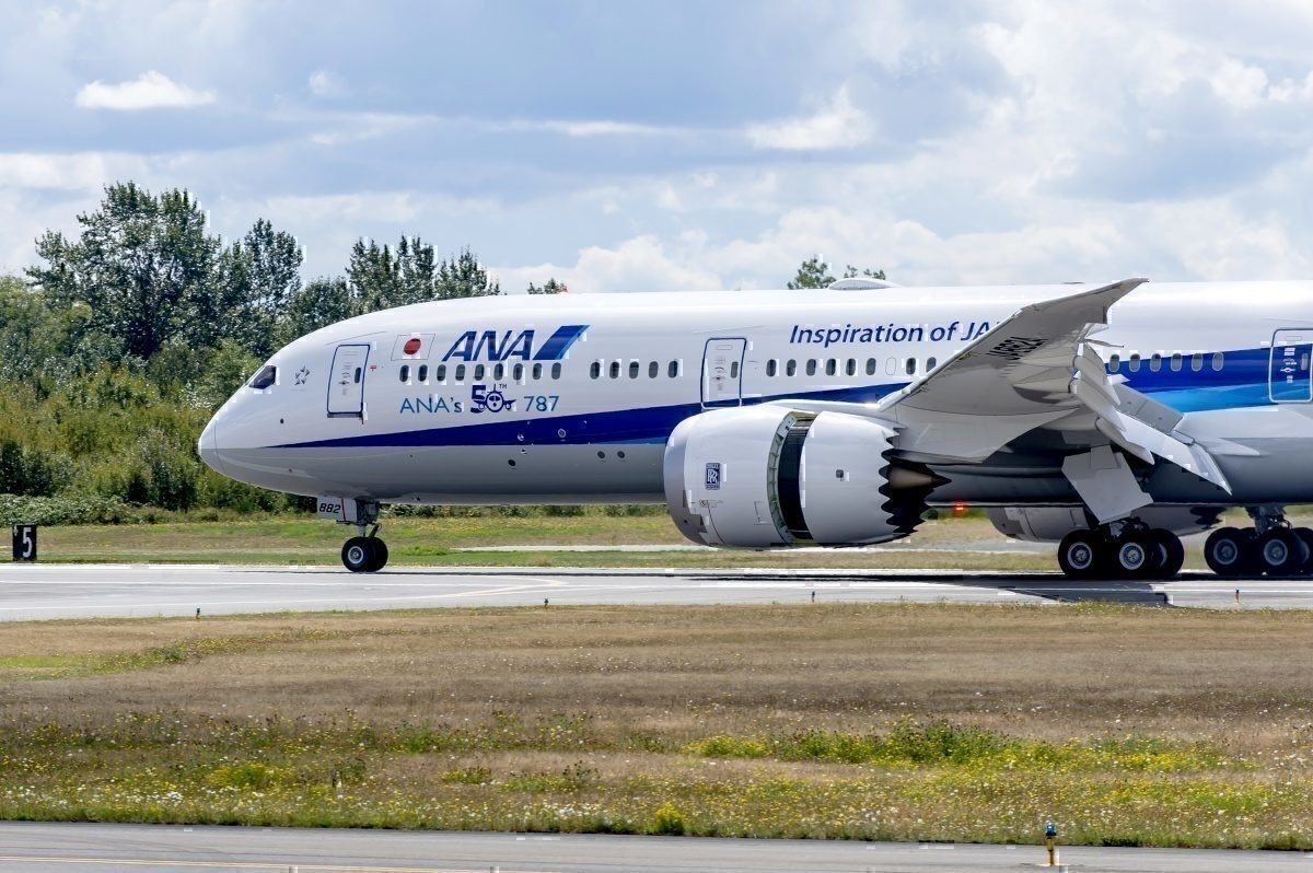ANA・BOEING-787 ANA B788 at San Jose on Mar 26th 2017, flock of birds