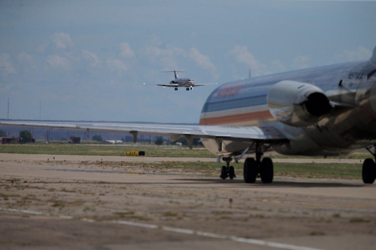 American Airlines Will Keep An MD-80 In Dallas For De-Icing Training