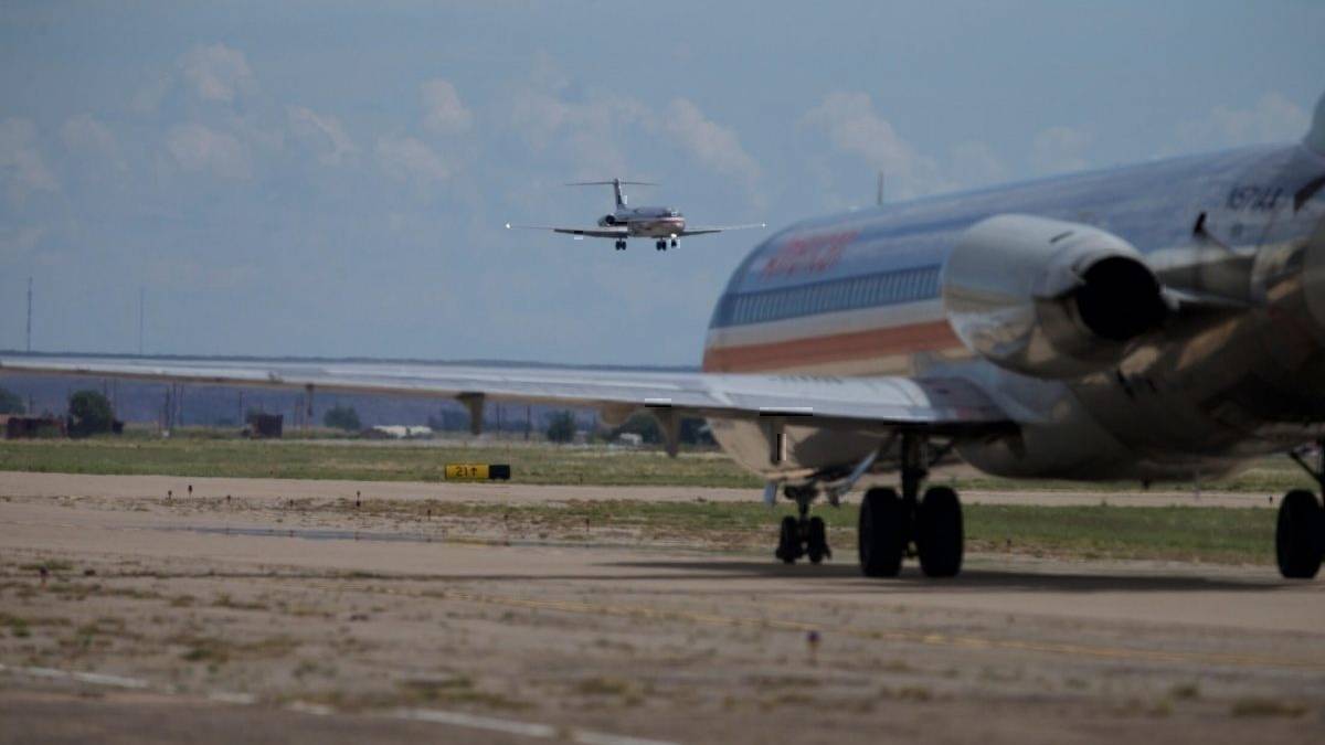 American Airlines Will Keep An MD-80 In Dallas For De-Icing Training