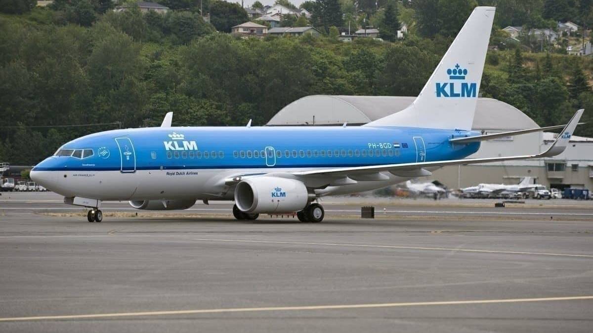 Trip Review: KLM 737-700 Economy Class - No Food And No Tables
