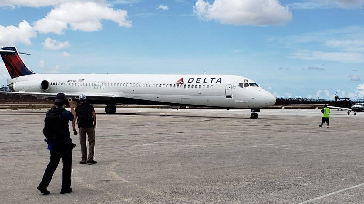Delta Flies MD-88 To The Bahamas With Hurricane Relief Supplies
