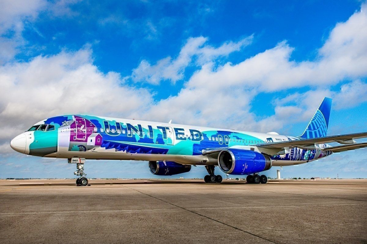 United Airlines “Her Art Here” Boeing 757 Takes Flight