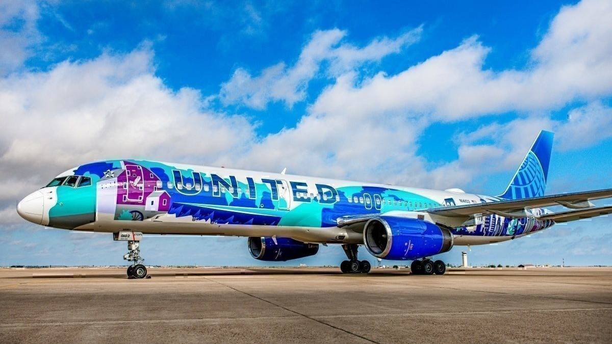 United Airlines “Her Art Here” Boeing 757 Takes Flight