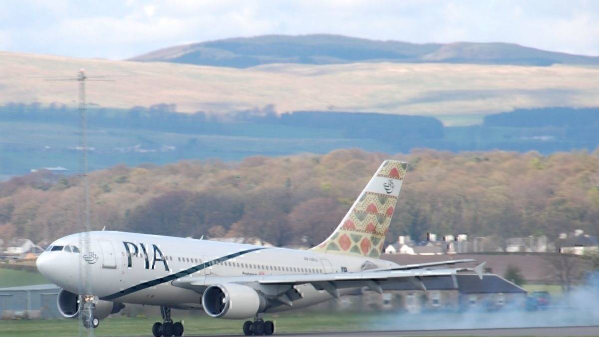 Plastic Cutlery Banned On International Flights To Pakistan