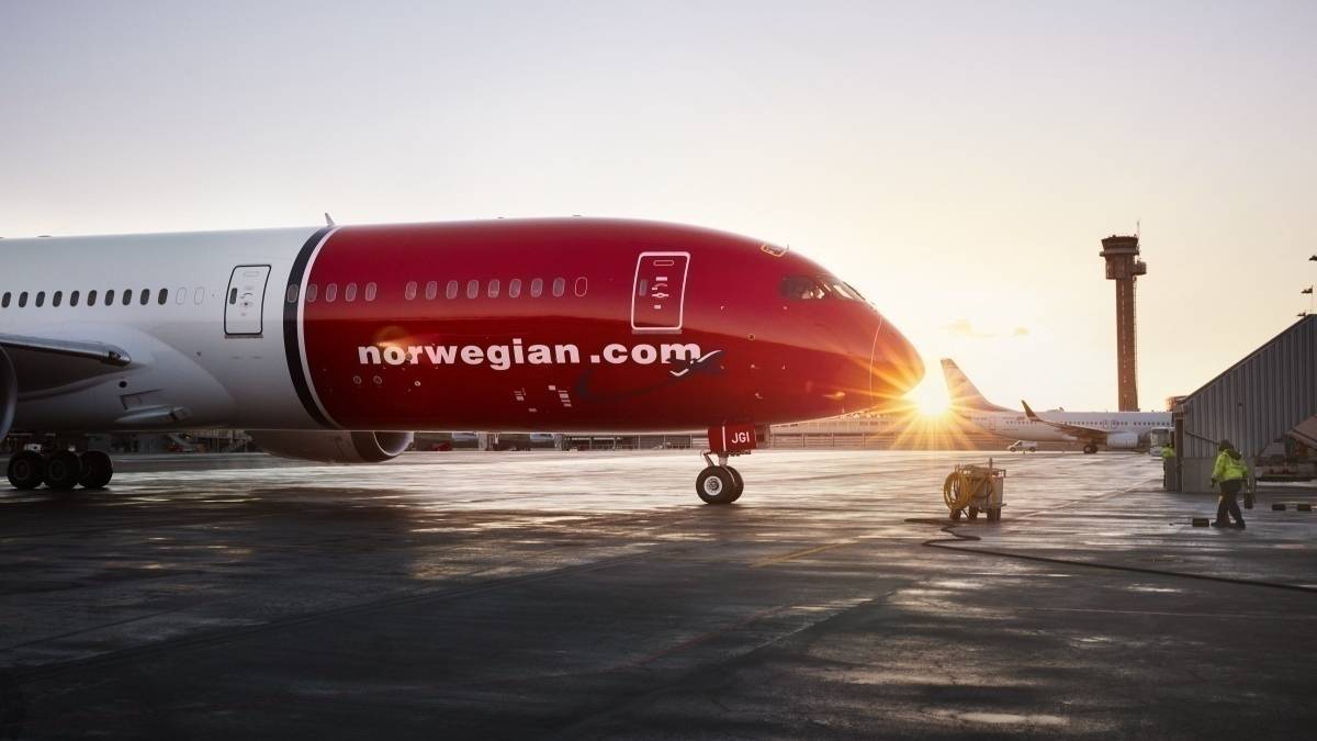 Norwegian Considering Large Sukhoi Superjet Order
