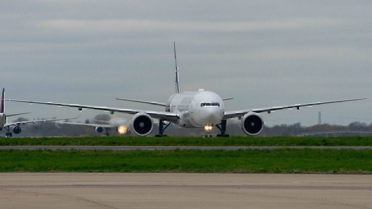 Why Lasers Pose A Threat To Pilots