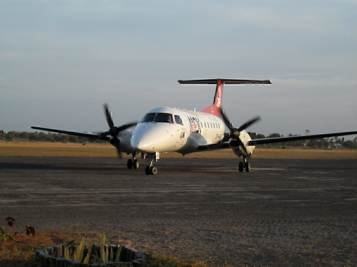 Moçambique Expresso Embraer E145 In Maputo Runway Excursion