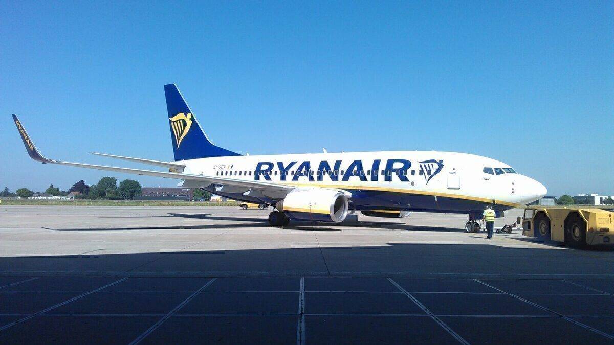 Inside Ryanair's Boeing 737 Corporate Jet