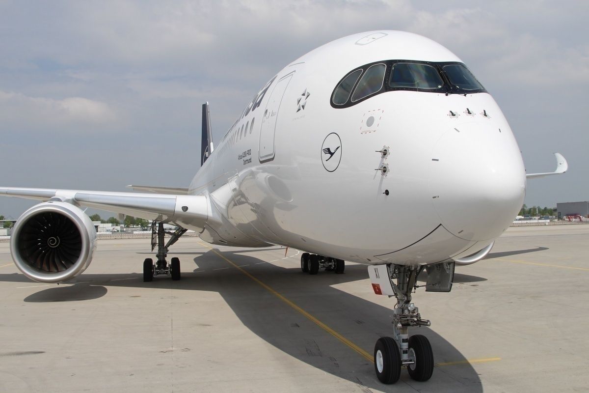 Lufthansa CEO Calls Out Flight Shamers As 'Fake News'