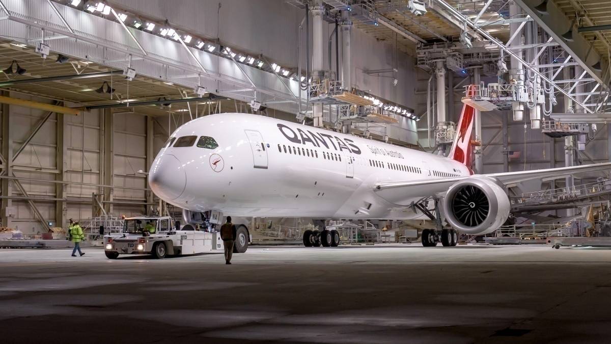 Qantas Set To Cut Around 400 Jobs