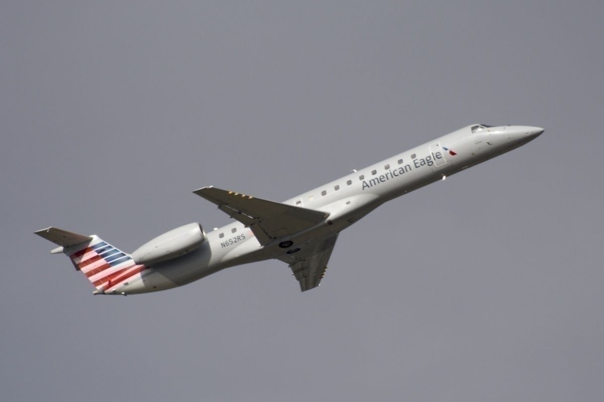 American Airlines Aircraft Skids Off Snow Covered Runway In Chicago