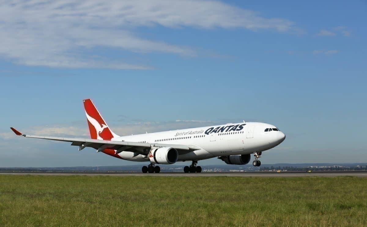 3 Crew Injured As Qantas Airbus A330 Hits Turbulence