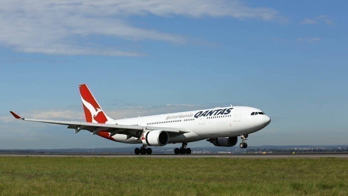 3 Crew Injured As Qantas Airbus A330 Hits Turbulence
