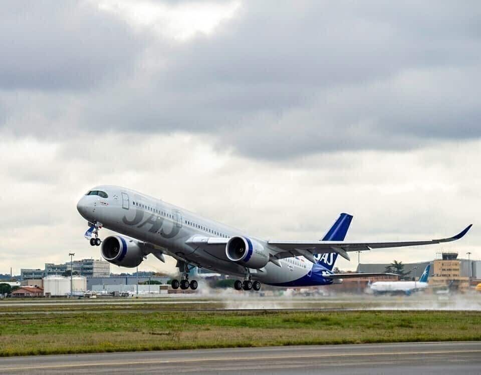 SAS' First Airbus A350 Takes Its Maiden Flight