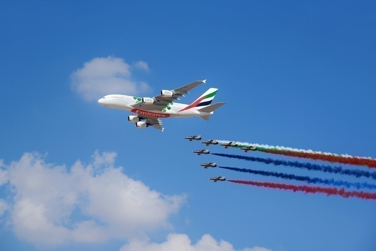 Emirates Displays Airbus A380 In Flypast Just 1000ft High!