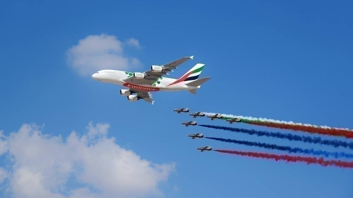 Emirates Displays Airbus A380 In Flypast Just 1000ft High!