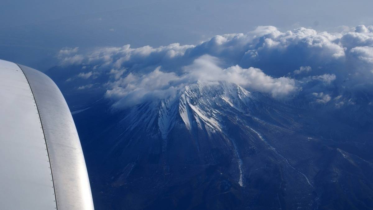 What Happens When A Plane Flies Through A Volcanic Ash Cloud?