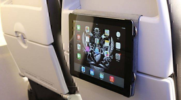 Which Airlines Offer Free In-Flight Messaging On Long-Haul Flights?