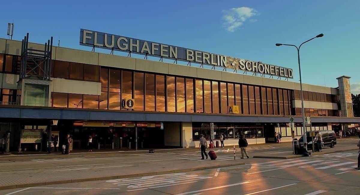 Is Berlin Schönefeld Green Wings Airport Lounge The Worst In The World?
