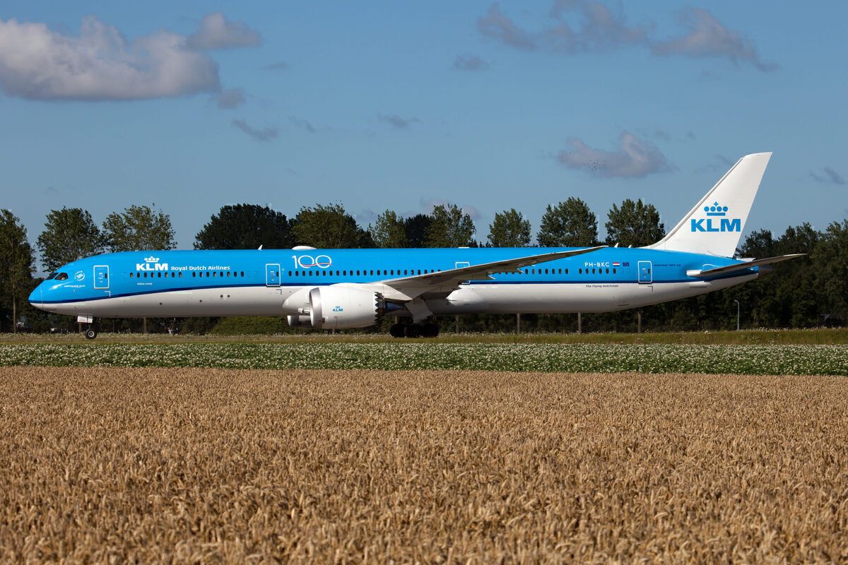 KLM Flies A 9 Hour Flight To Nowhere After 787 Windshield Cracks
