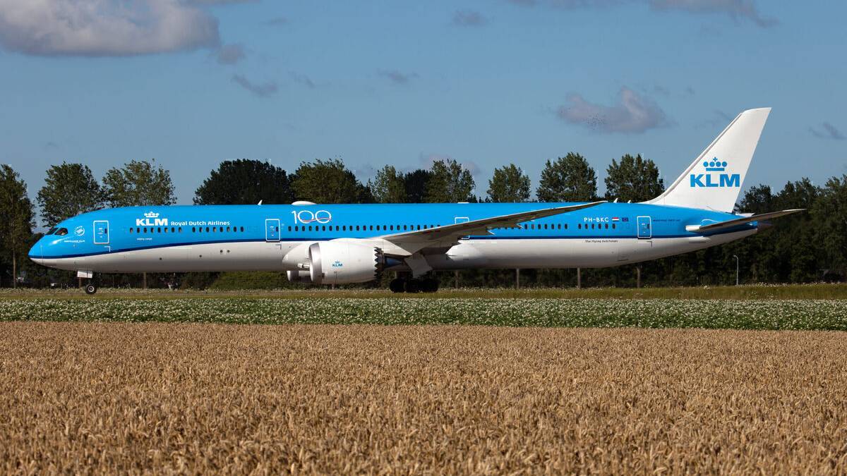 KLM Flies A 9 Hour Flight To Nowhere After 787 Windshield Cracks