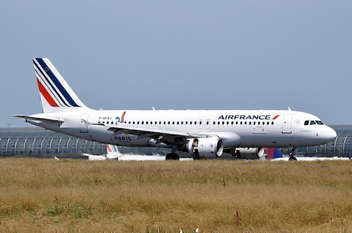AIR FRANCE 旅客機A320-200 Air France Airbus A320 In Tel Aviv Engine Failure