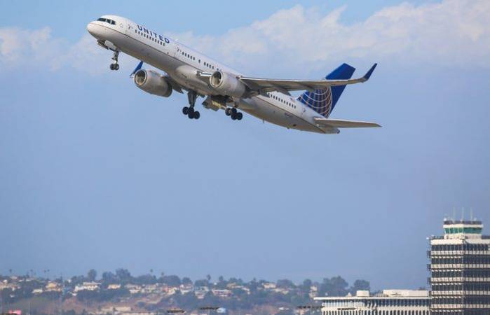 United Airlines 757