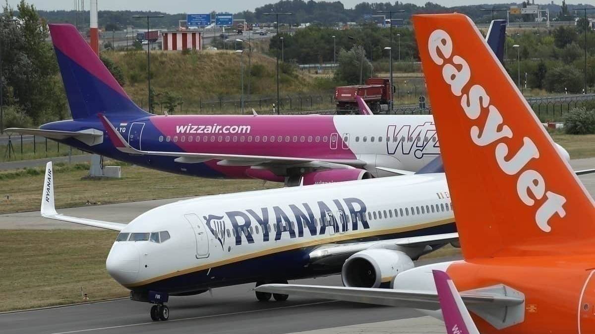 Wizz Privilege Pass Vs easyJet Plus - Which Scheme Is Better?