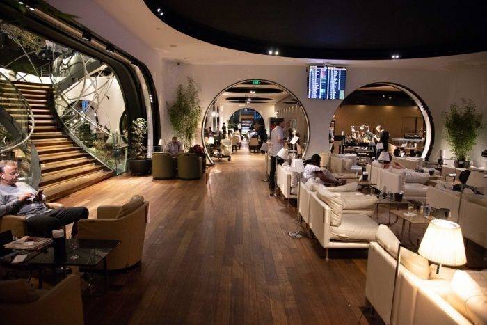 Should Airport Lounges Have Dress Codes?